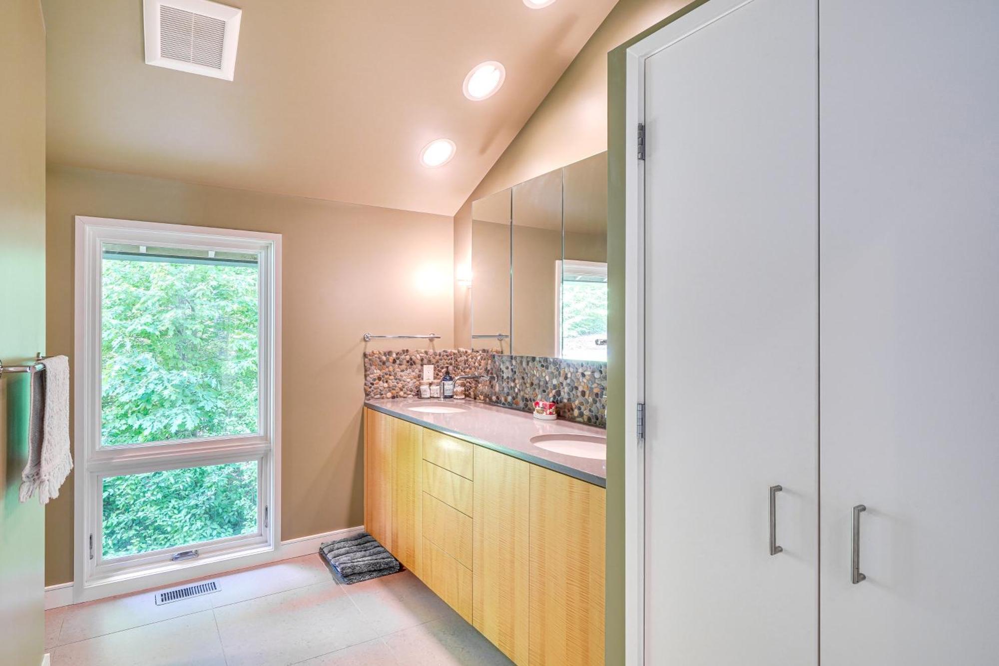 Stunning Lakefront Roxboro Home With Private Dock! 외부 사진