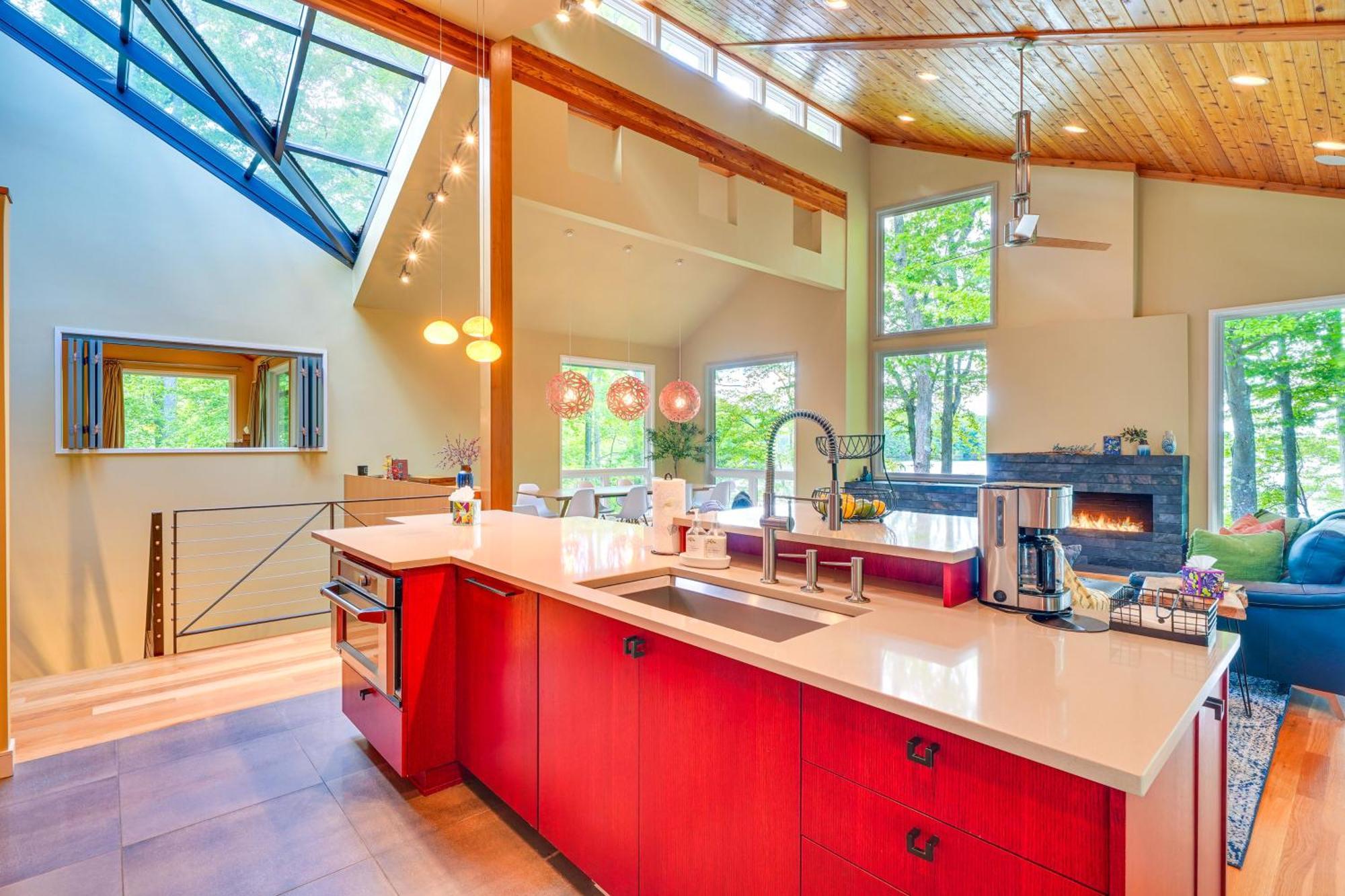 Stunning Lakefront Roxboro Home With Private Dock! 외부 사진