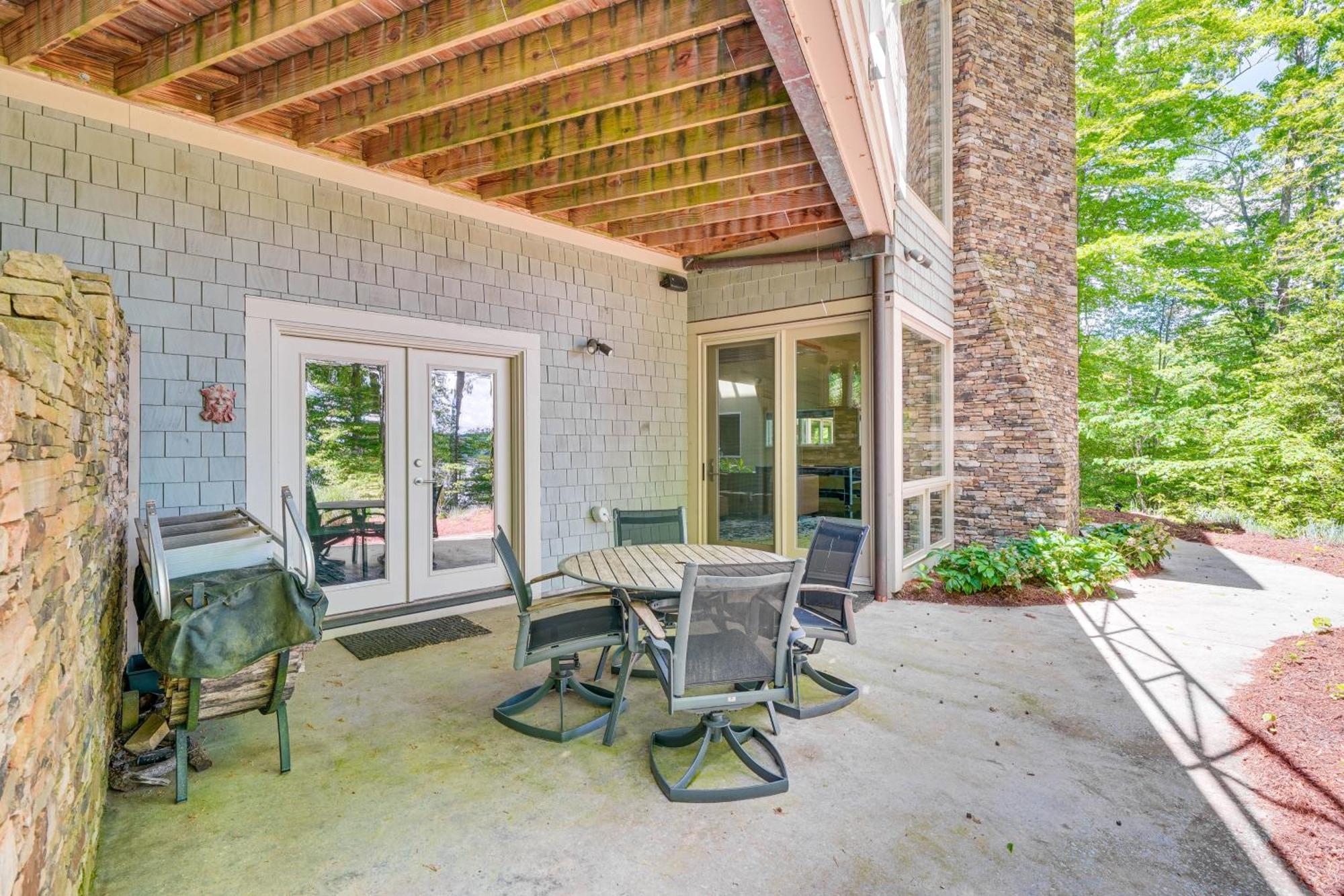 Stunning Lakefront Roxboro Home With Private Dock! 외부 사진