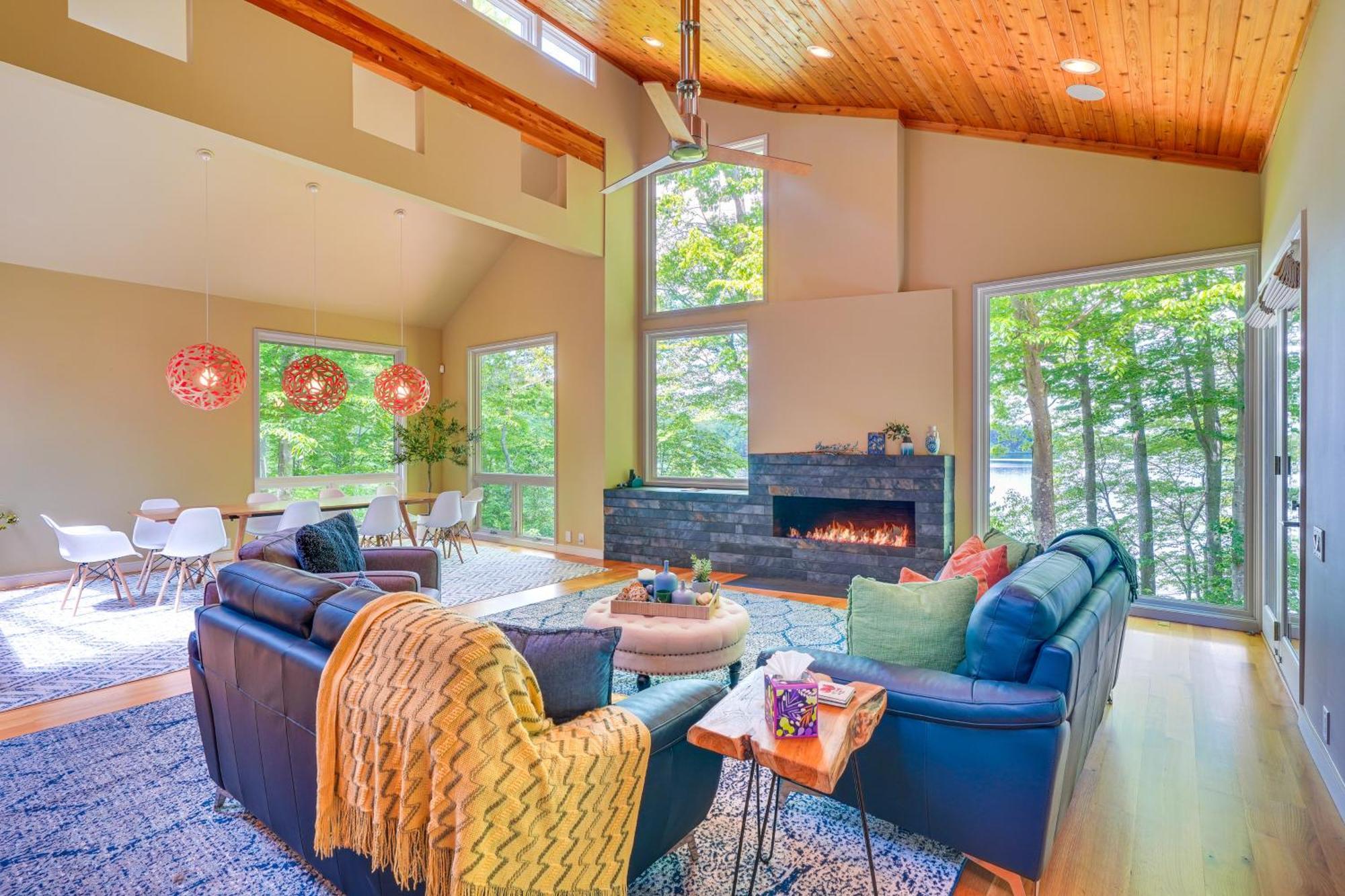 Stunning Lakefront Roxboro Home With Private Dock! 외부 사진