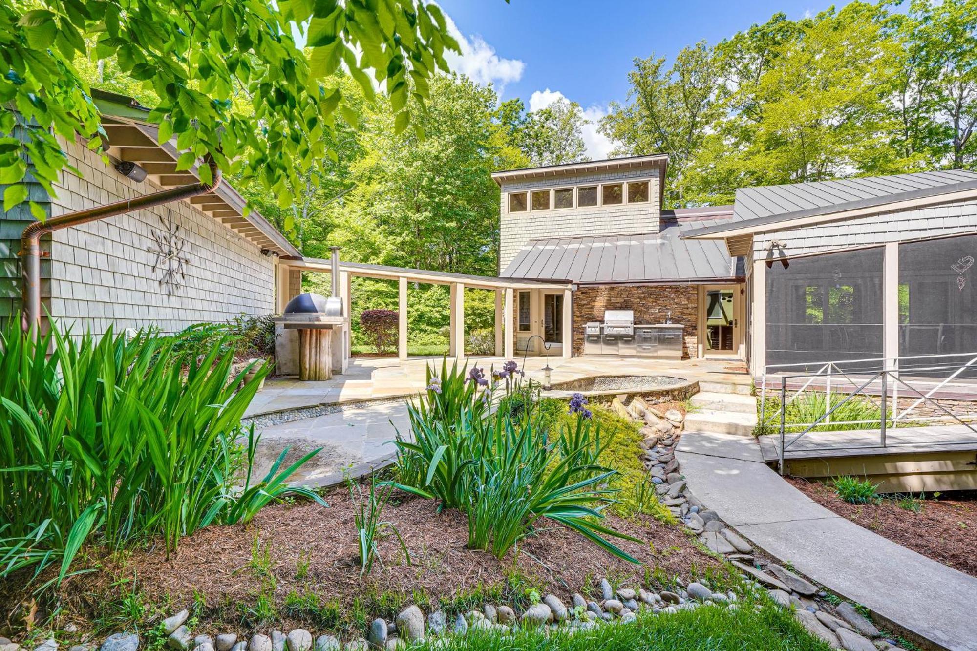 Stunning Lakefront Roxboro Home With Private Dock! 외부 사진